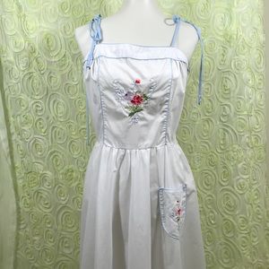 Vintage white floral embroidery dress